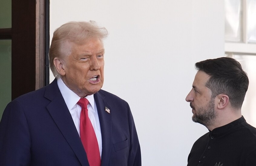 "بلومبرغ" تنشر ماذا طلب ترامب من زيلينسكي في لقائهما الأخير وكيف هدده بنقاط قوة تمتلكها روسيا!