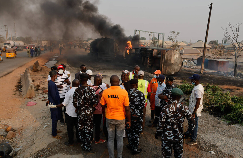 مصرع 30 شخصا وإصابة 40 آخرين جراء انفجار صهريج في نيجيريا