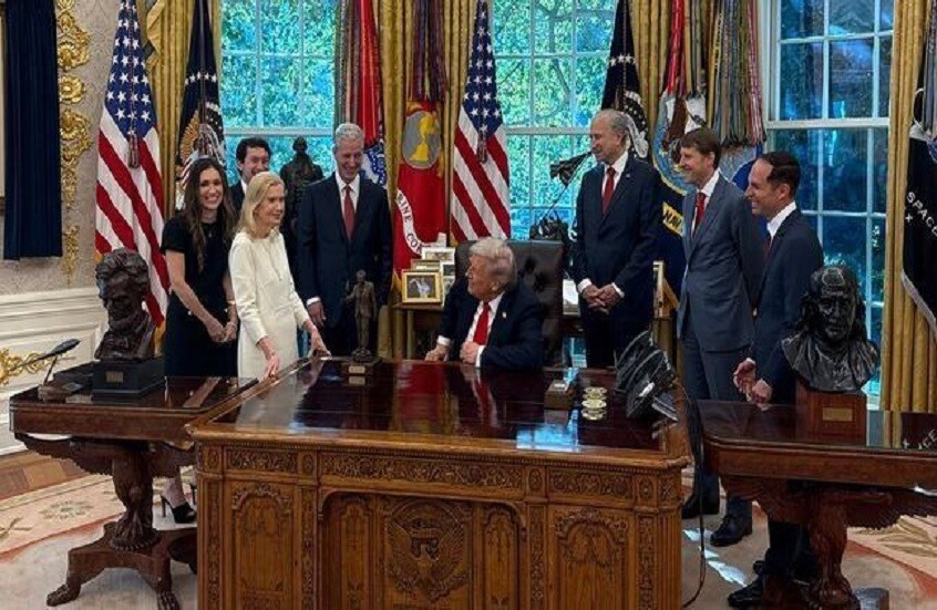 ترامب يتسلم جائزة "مهندس السلام" من مؤسسة "نيكسون"