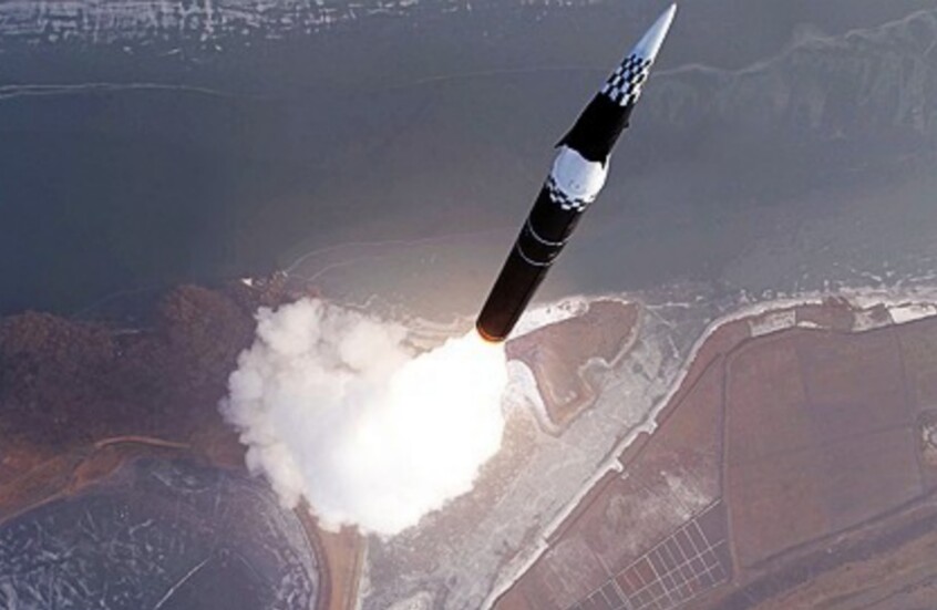 كوريا الشمالية تطلق صواريخ بالستية قبيل زيارة ترامب للمنطقة