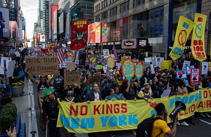 لا للملوك – ما الذي يثير غضب الديمقراطيين حقاً؟