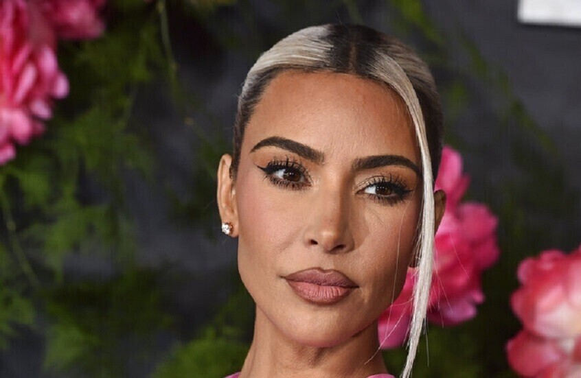 "وشوم على وجهها وأسنان سود".. انتقادات واسعة لكاردشيان بعد إطلالة غريبة لطفلتها نورث ويست ـ صور