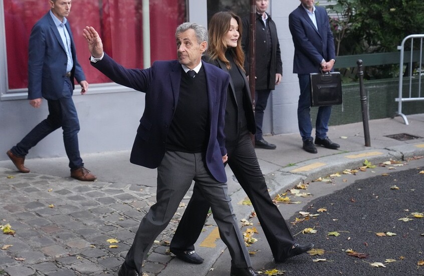 القذافي يطارد ساركوزي في سجنه.. تهديدات بالقتل من مساجين وتحرك عاجل للسلطات الفرنسية