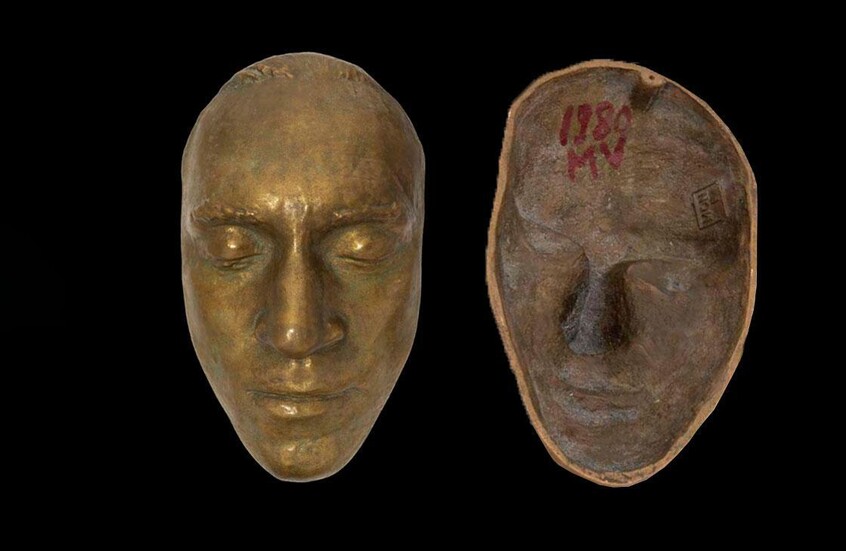 قناع فيسوتسكي البرونزي يفشل في إيجاد مشتر في مزاد موناكو بسبب سعره المرتفع