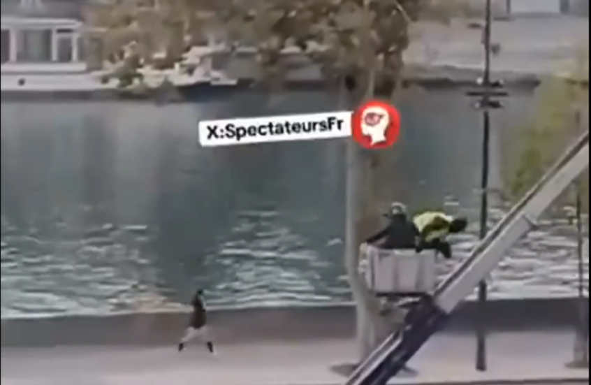 في وضح النهار ودون أي عناء.. فيديو يظهر هروب لصوص متحف اللوفر في باريس