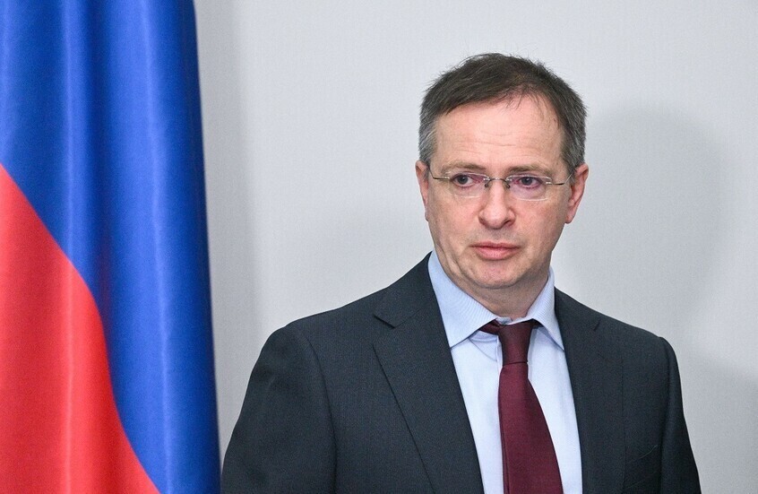 ميدينسكي يؤكد تبادل جثث القتلى بين روسيا وأوكرانيا