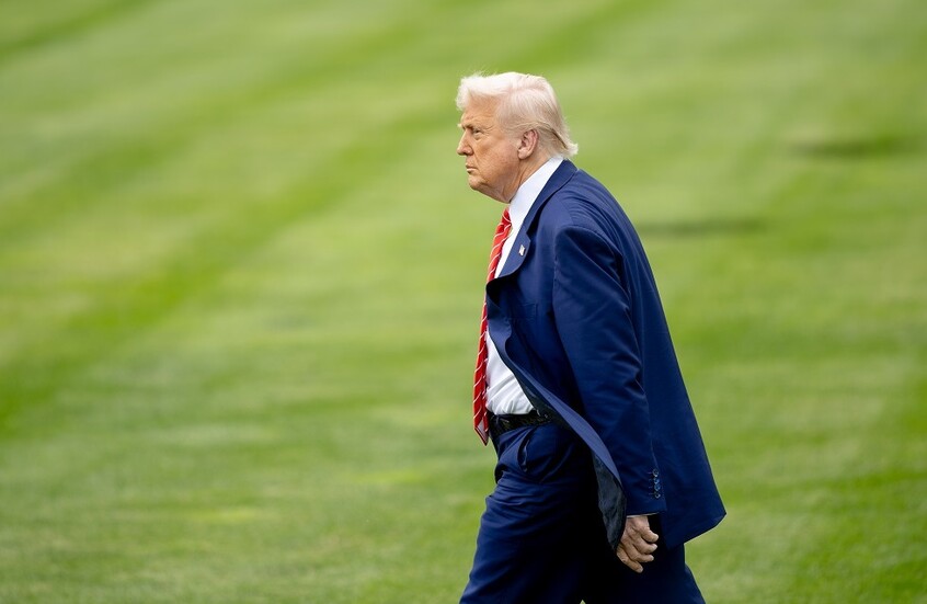 ترامب ينفي... ومسؤول أمريكي يُكذّبه: قاذفات 