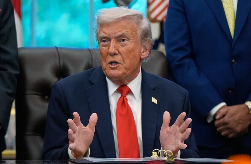 العقوبات سريعة كالبرق والتناقضات أسرع!.. ترامب يفاجئ مستشاريه