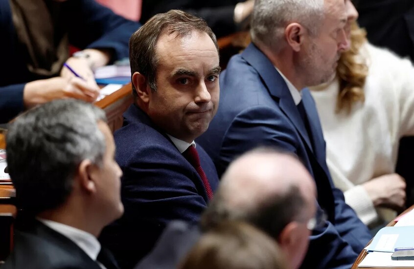 رهان محفوف بالمخاطر.. فرنسا تواجه أزمة مالية