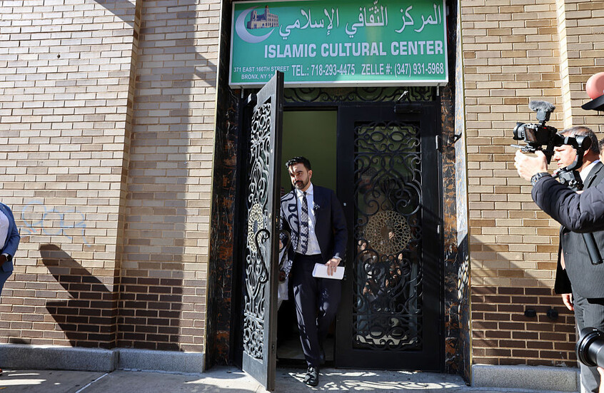 زهران ممداني يدافع عن هويته الإسلامية في وجه الهجمات 