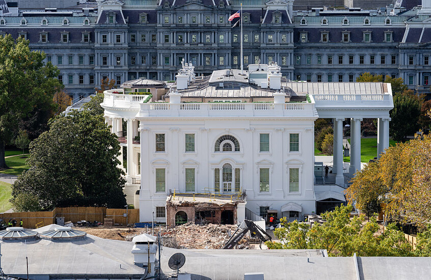 ترامب ينفي تقارير عن رغبته في تسمية القاعة الجديدة في البيت الأبيض باسمه