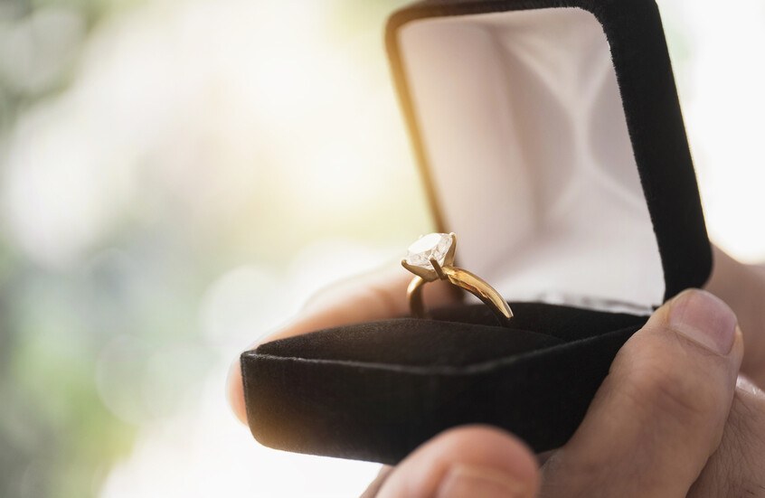 طلب زواج امام "برج إيفل السعودي" يثير تفاعلا واسعا وآل الشيخ يعلن عن هديته (فيديو)