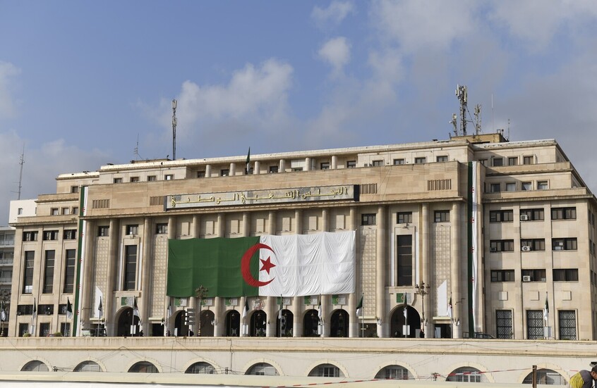 الجزائر.. مناقشة مشروع قانون لتجريد مواطنين من الجنسية
