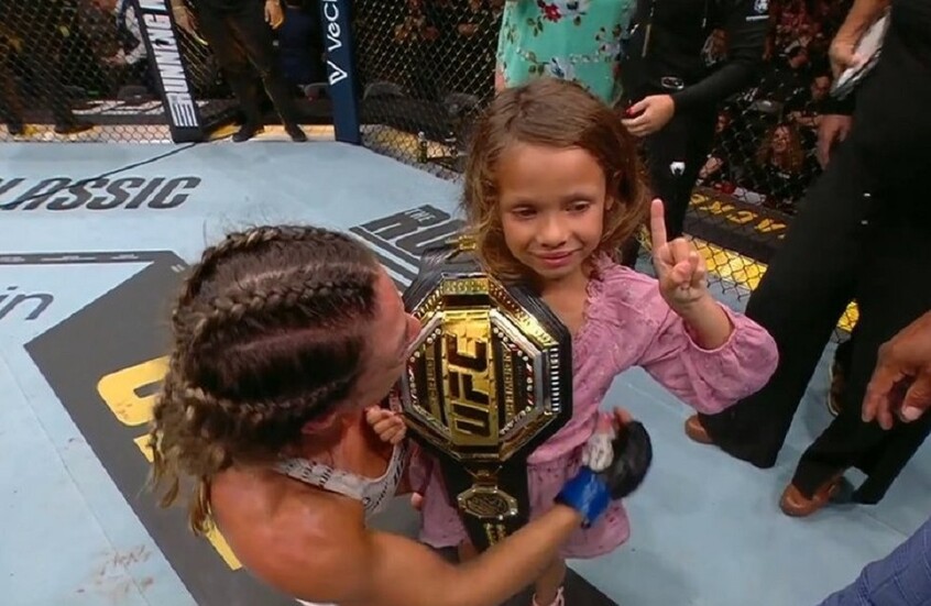 أبو ظبي "UFC 321".. ماكنزي ديرن تفوز بلقب بطلة العالم للفنون القتالية المختلطة