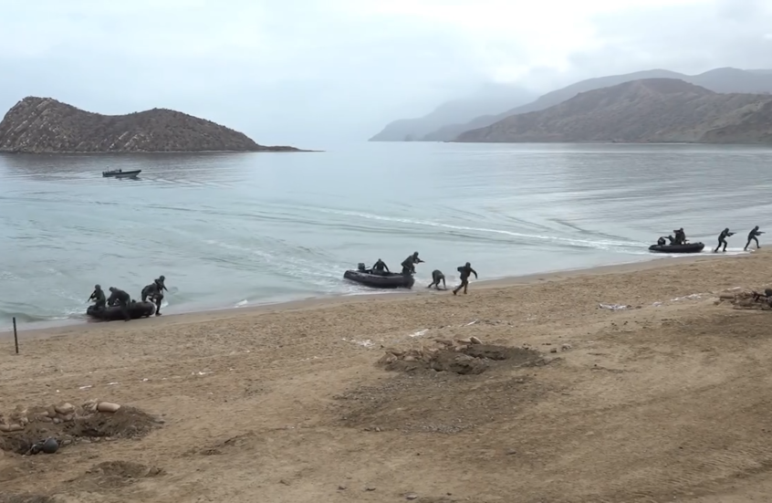 القوات المسلحة الملكية المغربية تنفذ تمرينا برمائيا مشتركا مع المارينز الأمريكي (فيديو)