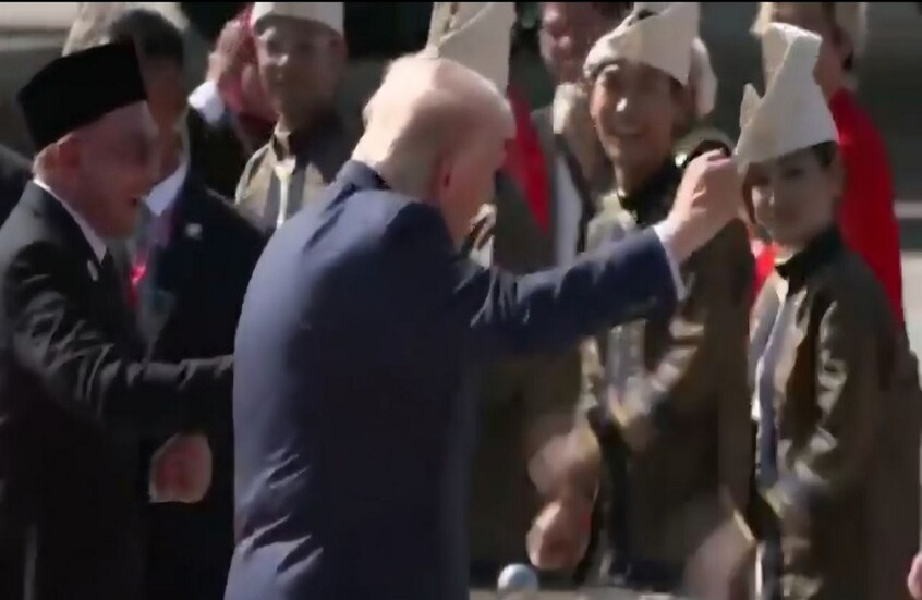 ماليزيا.. استقبال ترامب بين الرقص في المطار والاحتجاجات المطالبة بمغادرته (فيديوهات)