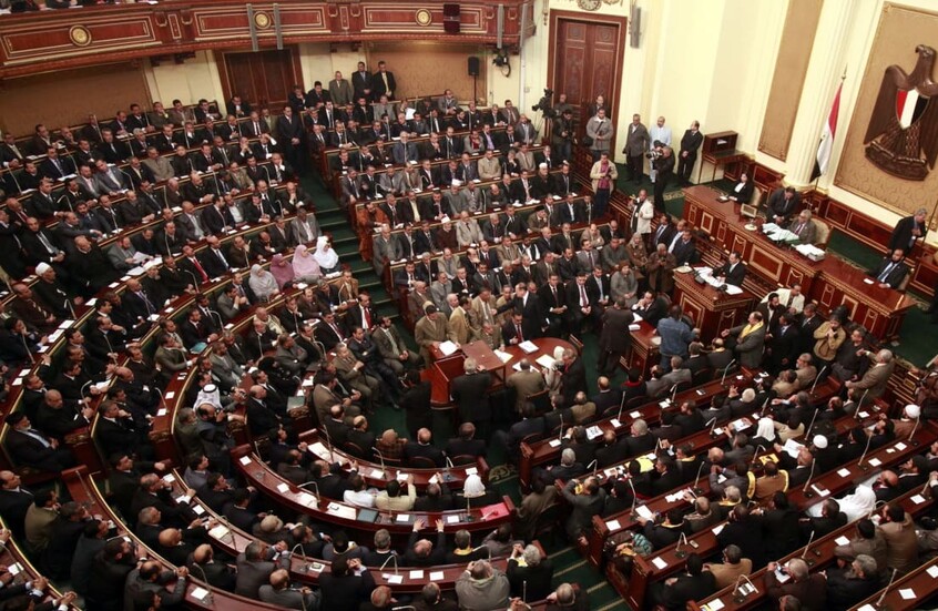 مصر.. بسبب سماسرة الانتخابات وأرض منذ عهد مبارك.. شاب يوجه رسالة لمجلس الشعب