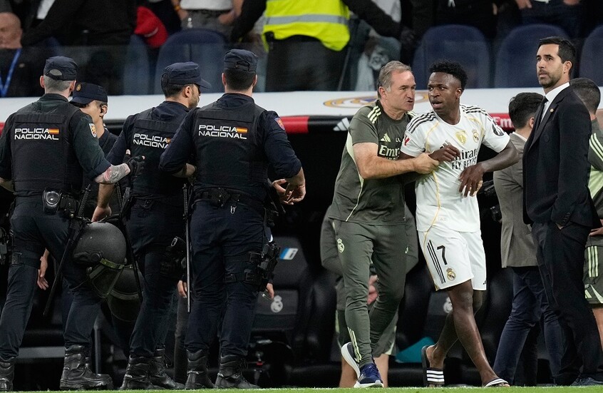 خلال مشادة بين الفريقين.. فينيسيوس يحاول ضرب لامين جمال بعد الكلاسيكو (فيديو)