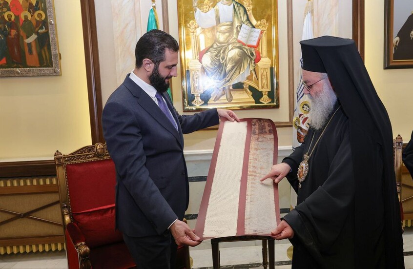 الشرع يزور الكنيسة المريمية بدمشق القديمة