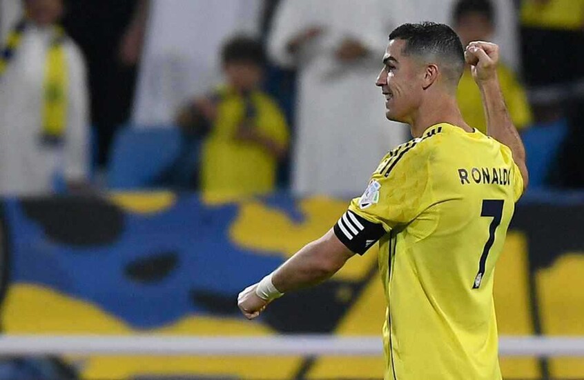 نجم مانشستر يونايتد السابق يصدم ميسي بسبب رونالدو (صورة)