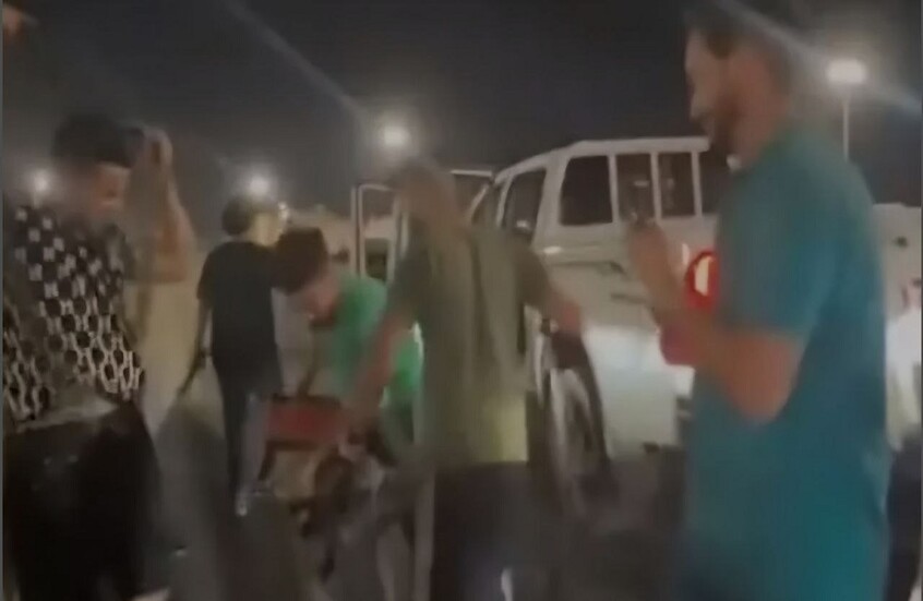 ليبيا.. حفل زفاف يتحول إلى استعراض عسكري بأسلحة ثقيلة ورشاشات (فيديو)