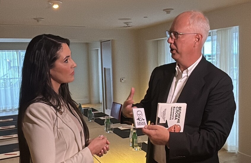 الكرملين: هدايا الشوكولاتة التي قدّمها دميترييف في أمريكا كانت "خيارا شخصيا"