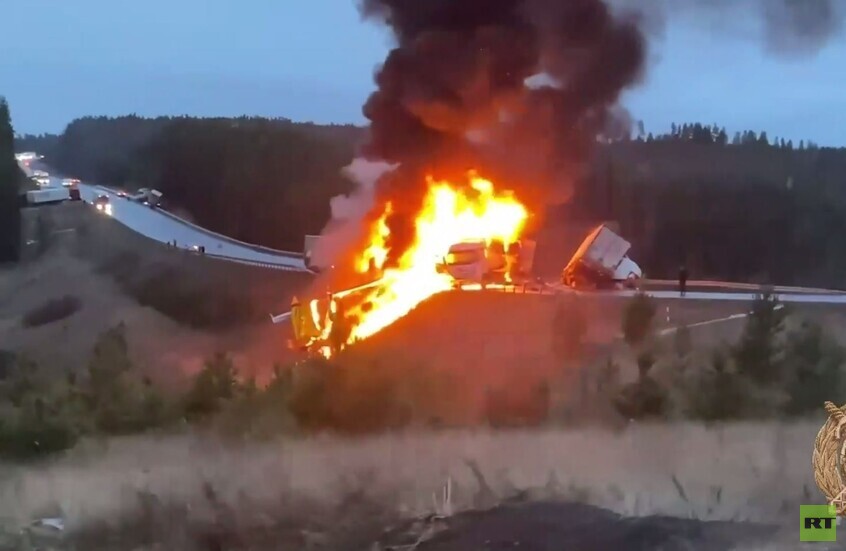 روسيا.. اصطدام شاحنات وسيارات ركاب على طريق "سيبيريا"