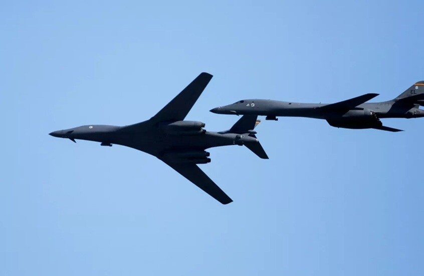 الولايات المتحدة تواصل استعراض القوة قرب فنزويلا بطائرات B-1B القاذفة