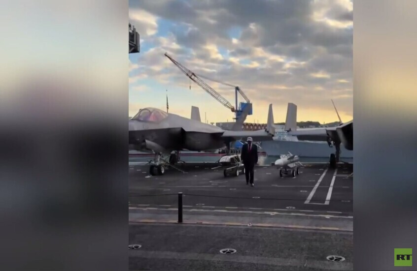 دونالد ترامب على متن حاملة الطائرات "جورج واشنطن"