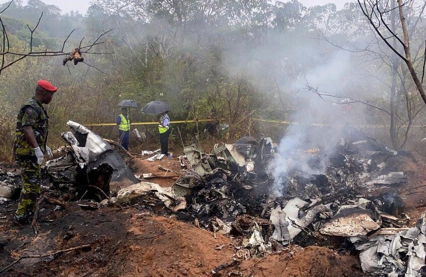 مصرع عدد من ركاب طائرة خفيفة تحطمت في كينيا (صور + فيديو)