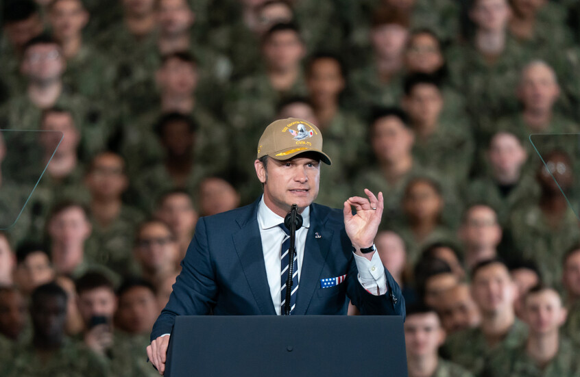 "بتوجيه من ترامب".. هيغسيث يعلن تنفيذ 3 ضربات دقيقة على 4 سفن في المحيط الهادئ (فيديو)