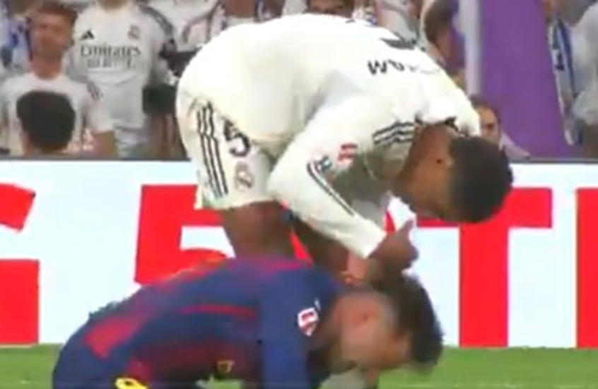 "بسبب هذا التدخل لن أطرد حتى مع  نيغريرا".. الكشف عن حديث بيلينغهام الساخر من بيدري (فيديو)