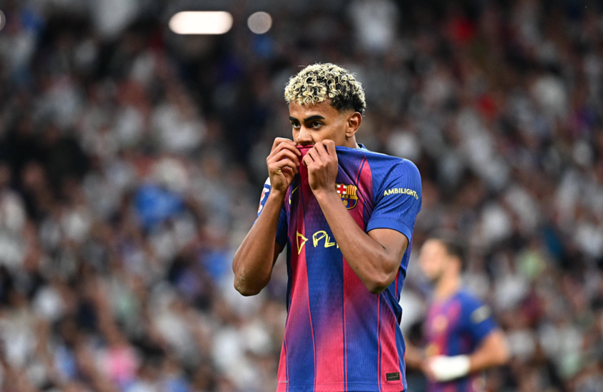 "يكاد لا يطيق التسديد ولا يركض بشكل عادي".. طبيب يكشف سر تراجع مستوى لامين جمال