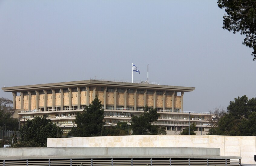 الرئيس الإسرائيلي يدرس تخفيف عقوبة إسرائيلي ارتكب مجزرة بالفلسطينيين وقد شنت حملة ضغط عليه