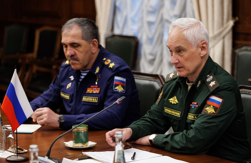 بيلاوسوف يلتقي وزير الدفاع السوري مرهف أبوقصرة في موسكو (فيديو)