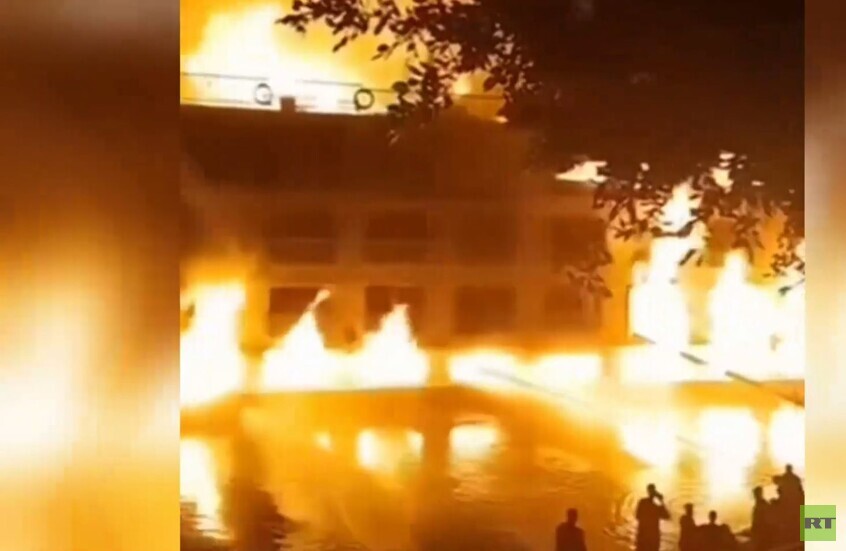 مصر.. حريق هائل في مركب بنهر النيل