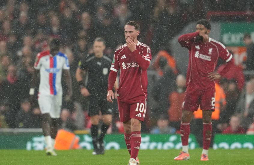 ليفربول يتكبد هزيمة ثقيلة في عقر داره ويودع كأس الرابطة مبكرا