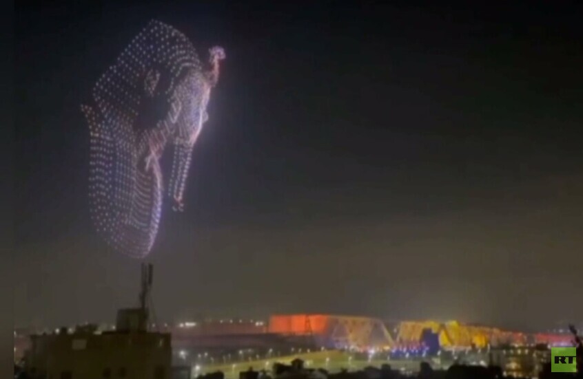 وجه توت عنخ آمون يضيء سماء الجيزة قبل افتتاح المتحف المصري الكبير