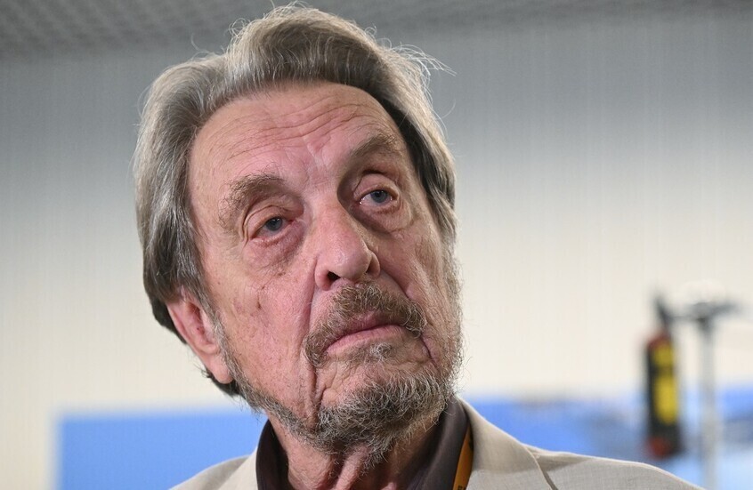 والد إيلون ماسك يتحدث عن زيارات سرية لابنه إلى موسكو