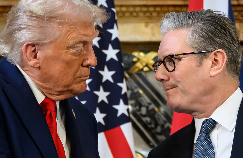 ستارمر يدفع ثمن الاحتفاظ بقلادة أهداها له ترامب