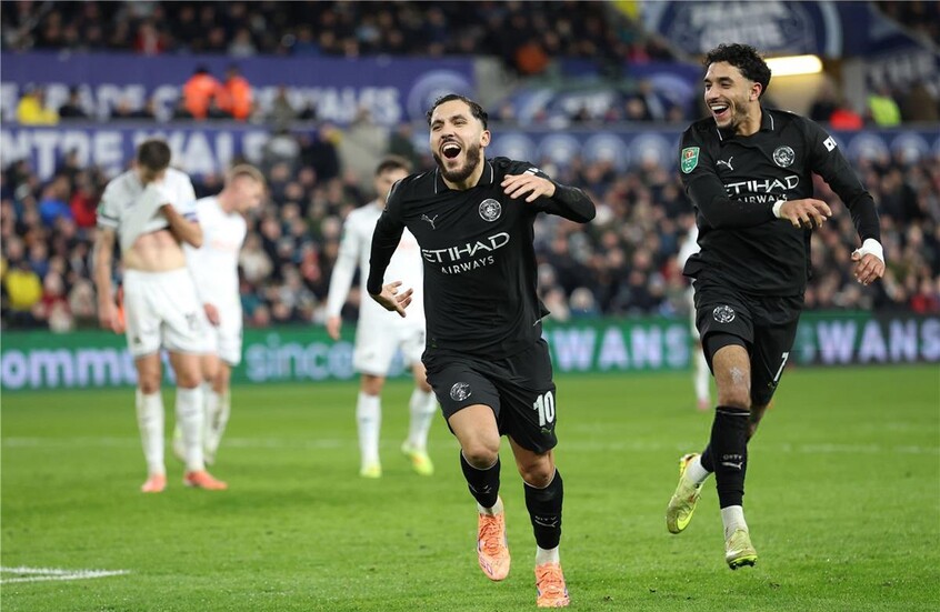 "مجنون".. تصريح مثير لنجم مانشستر سيتي عن غوارديولا