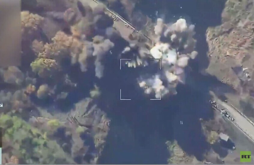 القوات الروسية تدمر جسرا على نهر فولتشيا