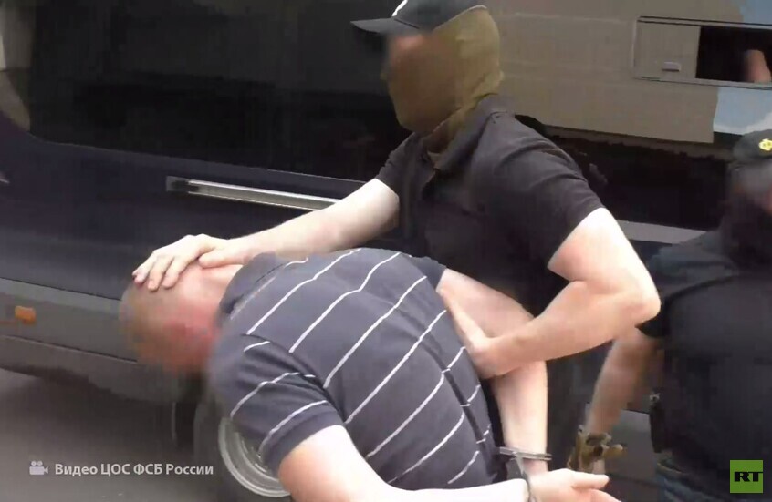 اعتقال أحد سكان جمهورية كومي بتهمة التخطيط للانضمام إلى تشكيل شبه عسكري أوكراني