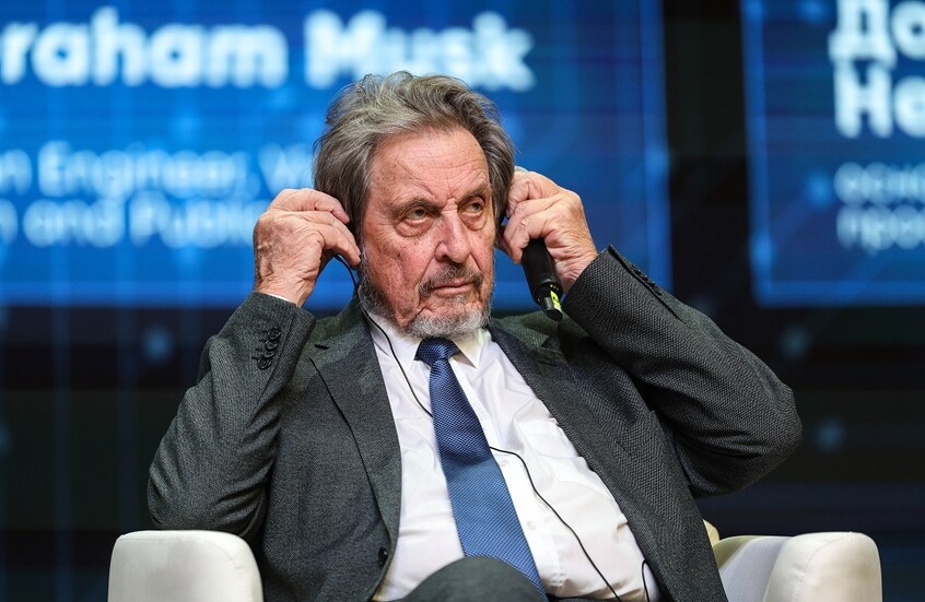 والد إيلون ماسك: روسيا أنقذت أوروبا لقرون ولولاها لكنا جميعا نتحدث الألمانية الآن