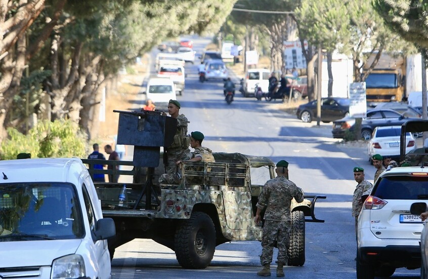 مراسلة RT: مقتل شخص بغارة إسرائيلية استهدفت دراجة نارية في محيط بلدة شوكين قضاء النبطية جنوب لبنان