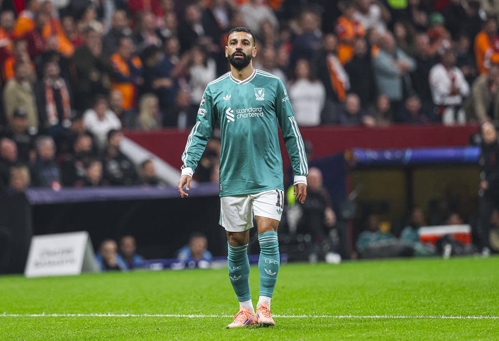 لماذا تجنب صلاح التوقيع على قميص منتخب فلسطين بعد مباراة غلطة سراي ؟ (فيديو)