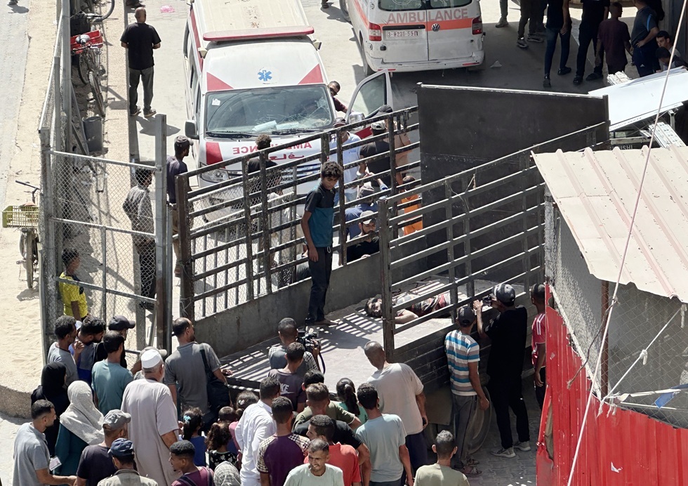 الصحة الفلسطينية تدين اختطاف الممرضة تسنيم مروان نجلة مدير المستشفيات الميدانية بغزة المعتقل (صورة)