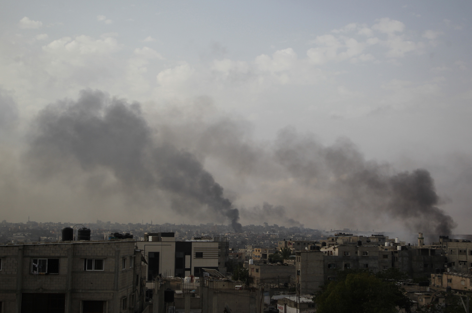 مصادر طبية في غزة تعلن مقتل 60 فلسطينيا بنيران القوات الإسرائيلية