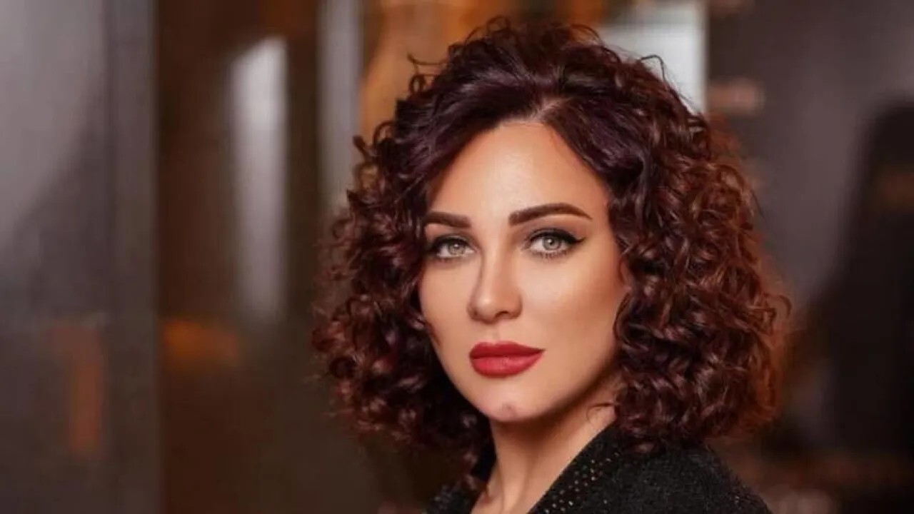 سلاف فواخرجي تحت الأضواء مجددا بعد تقارير حول منع ظهورها على الشاشات السورية