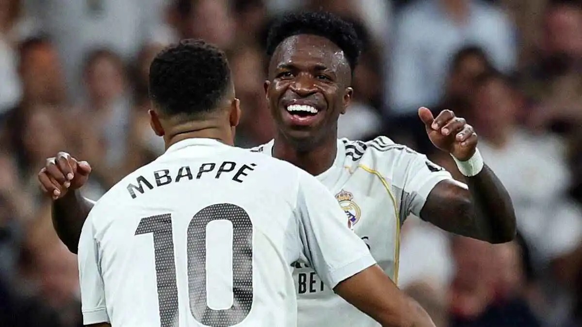 مبابي يوجه رسالة مثيرة لفينيسيوس جونيور.. والأخير يرد (صور)